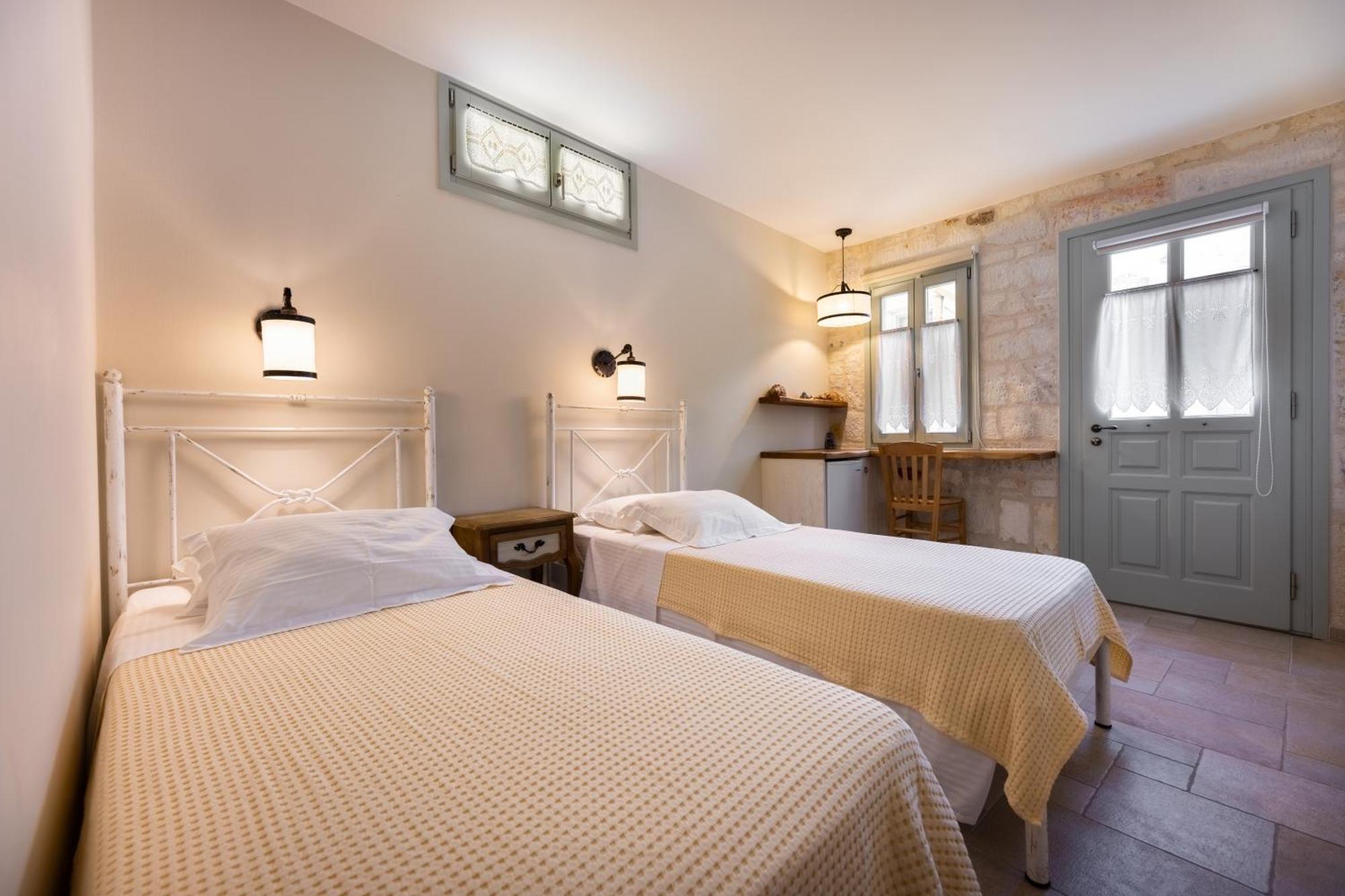 Monachofolitses Bed & Breakfast Kimolos Exterior photo