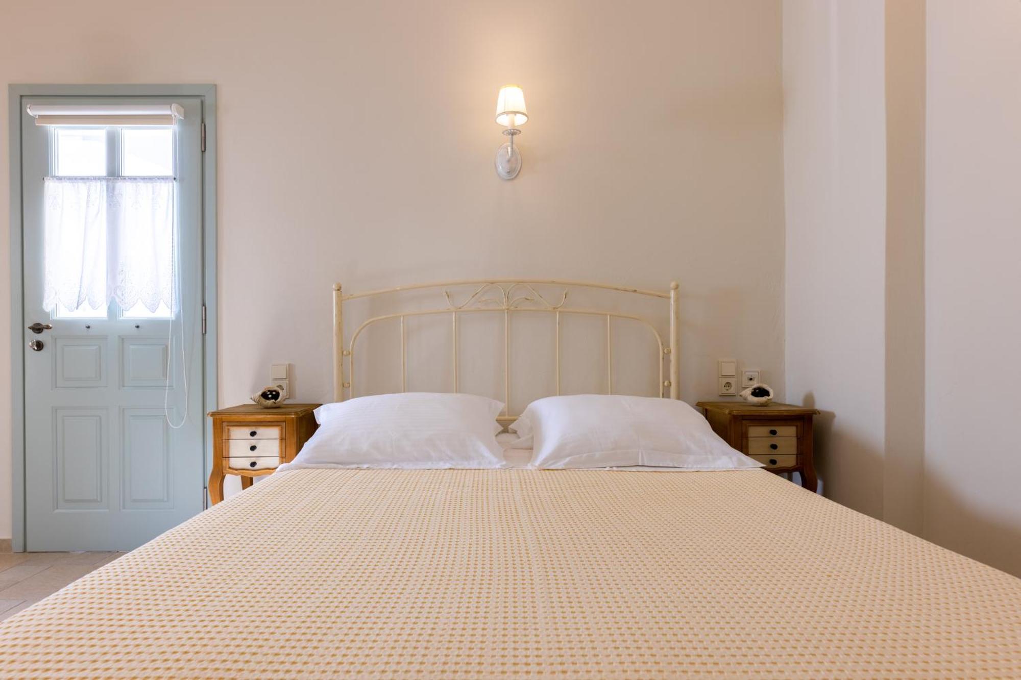 Monachofolitses Bed & Breakfast Kimolos Exterior photo
